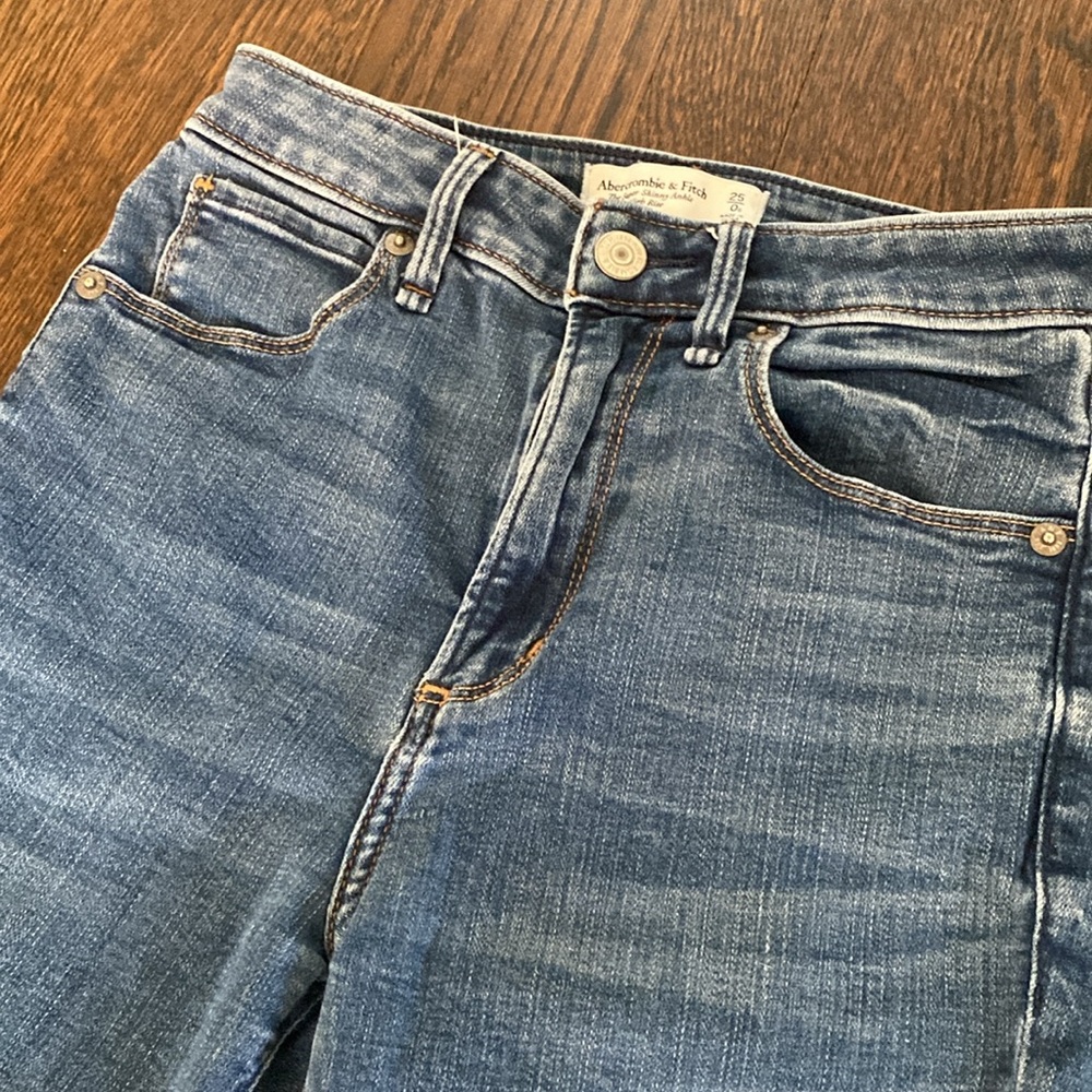 Abercrombie & Fitch. The Super Skinny Ankle. High Rise. Curve Love 25/0S. - Picture 4 of 6